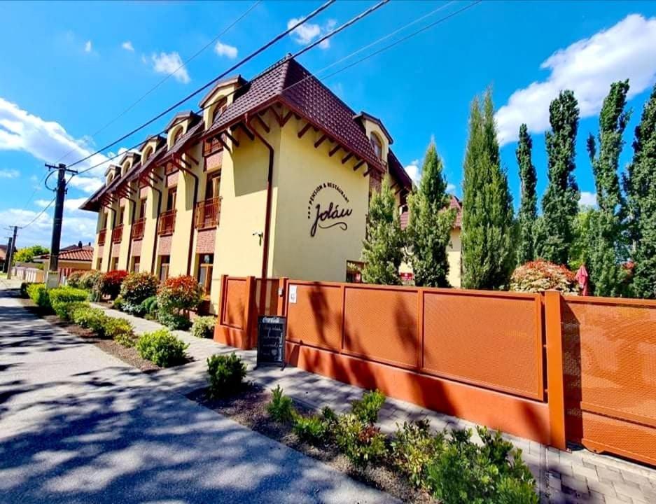 Jolan Pension & Restaurant Cicov Exterior photo