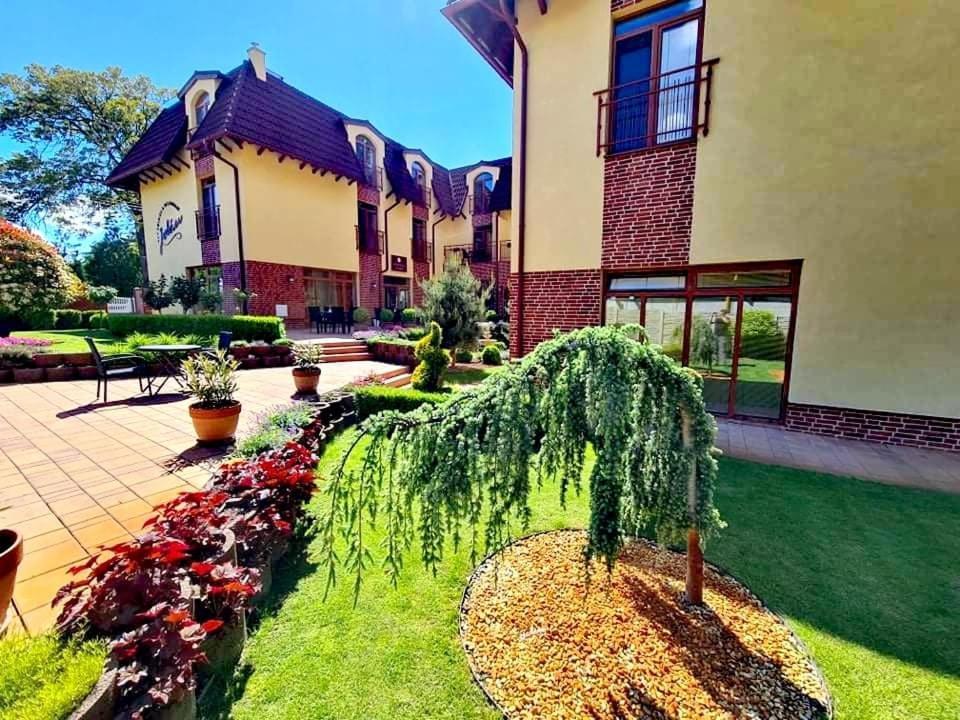 Jolan Pension & Restaurant Cicov Exterior photo