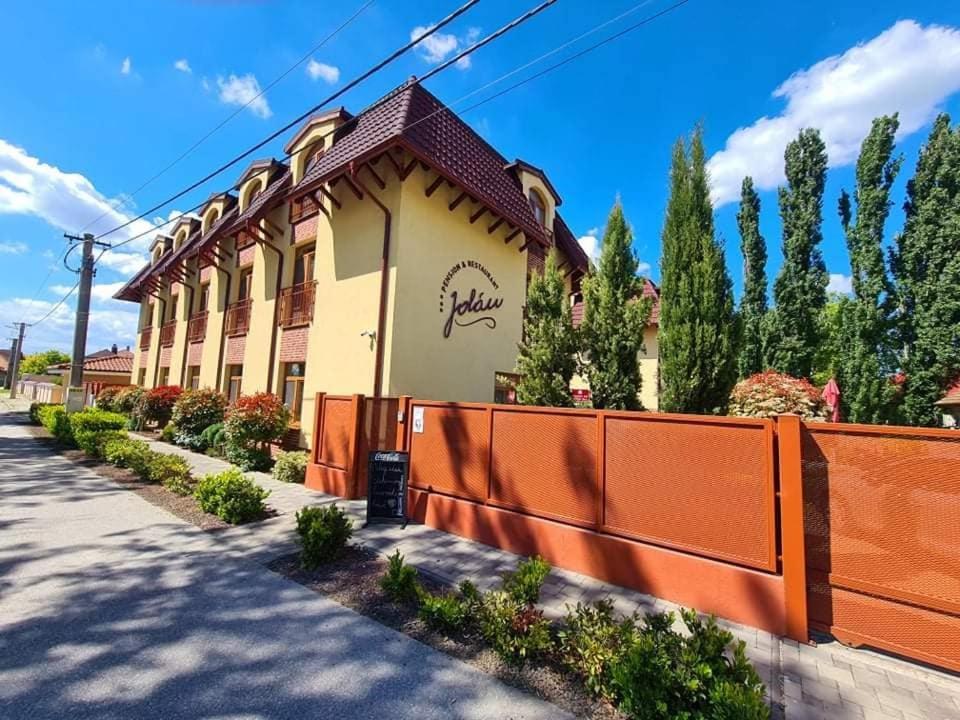 Jolan Pension & Restaurant Cicov Exterior photo