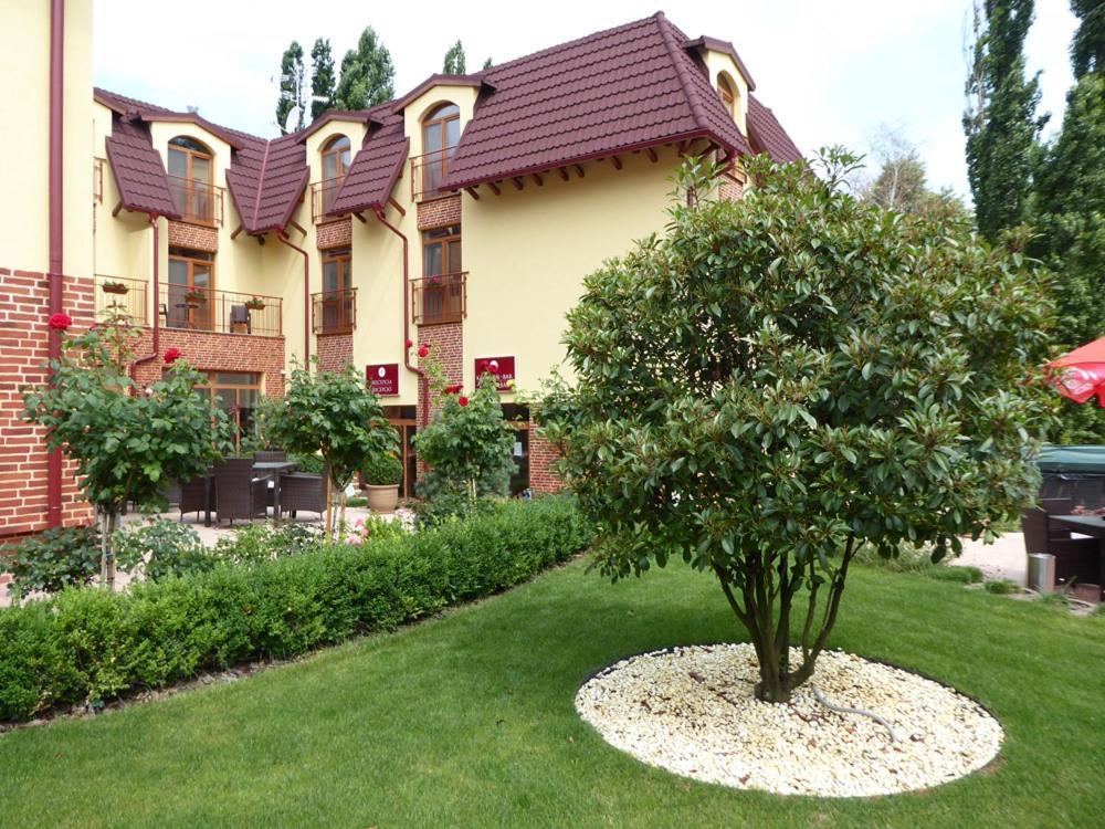 Jolan Pension & Restaurant Cicov Exterior photo