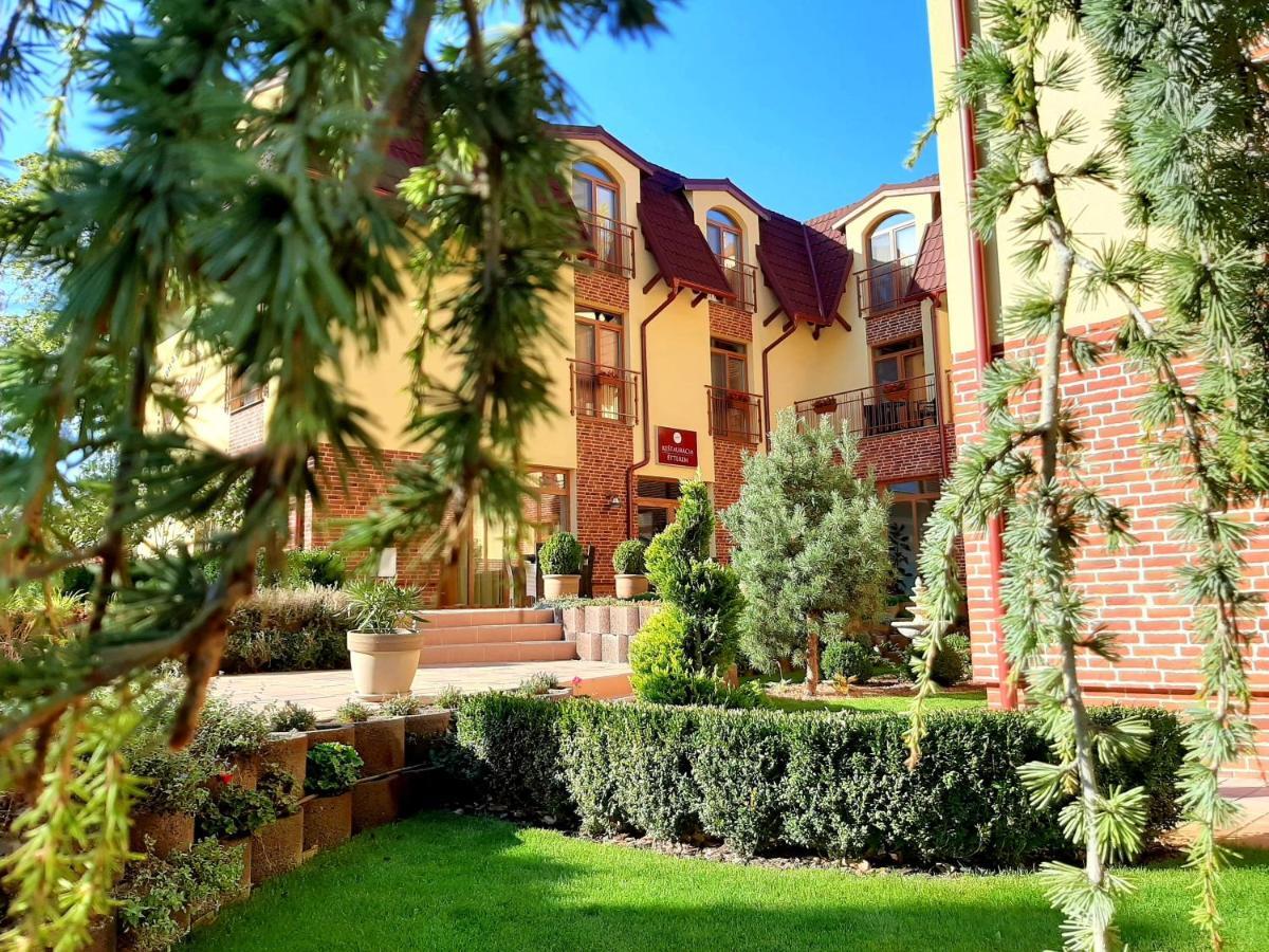 Jolan Pension & Restaurant Cicov Exterior photo
