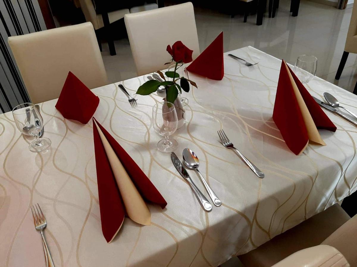 Jolan Pension & Restaurant Cicov Exterior photo