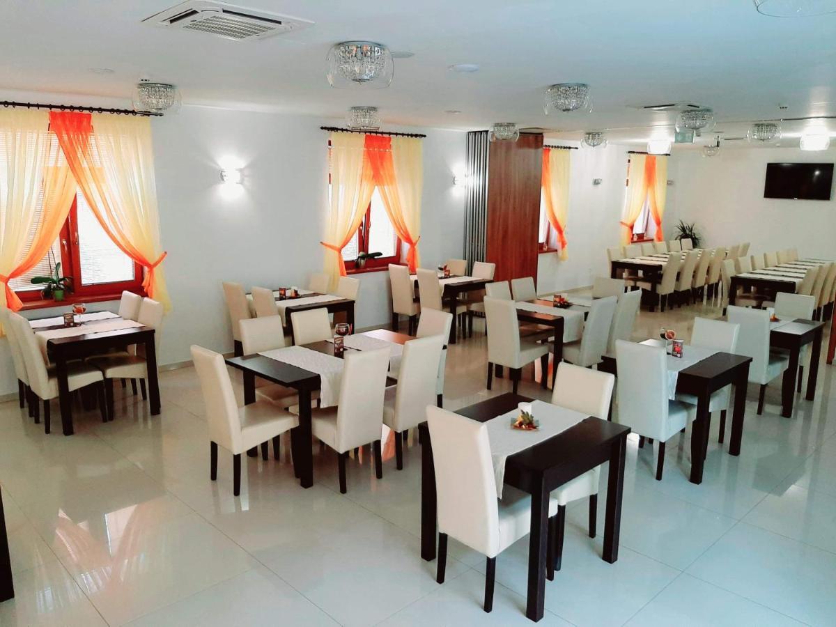 Jolan Pension & Restaurant Cicov Exterior photo